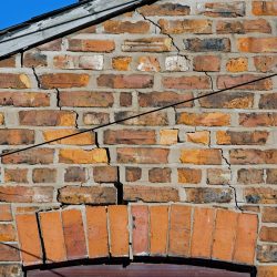 Brickwork that is cracked-Chicago Lintel